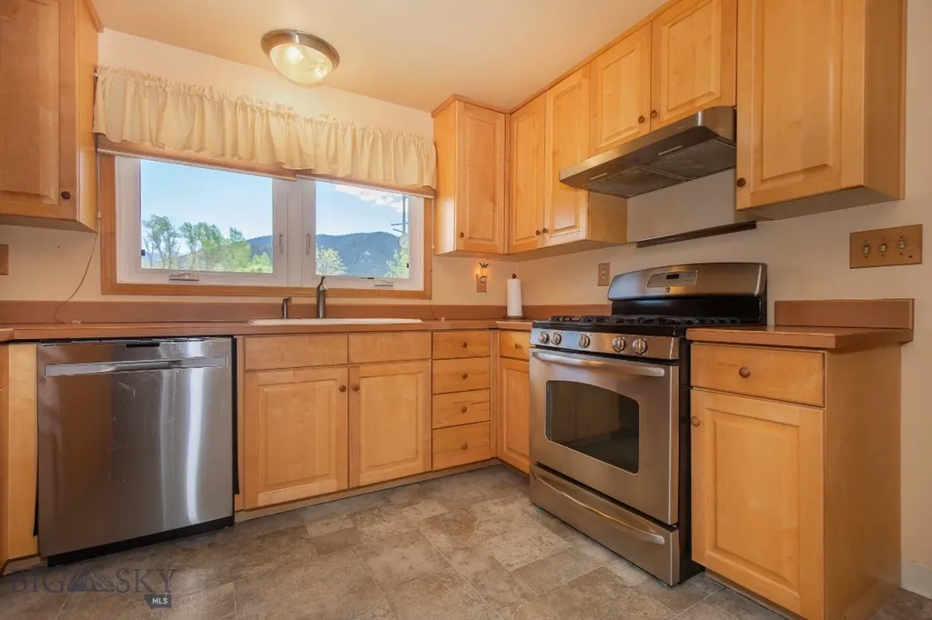 2 Shamrock Lane Livingston MT 59047