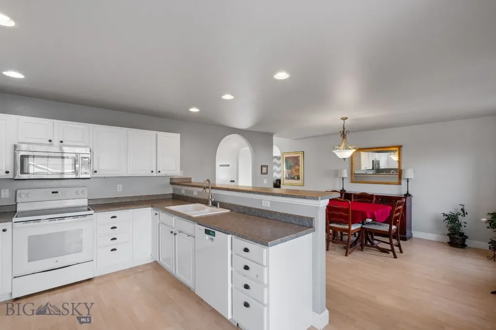 60 Clinton Lane Belgrade MT 59714