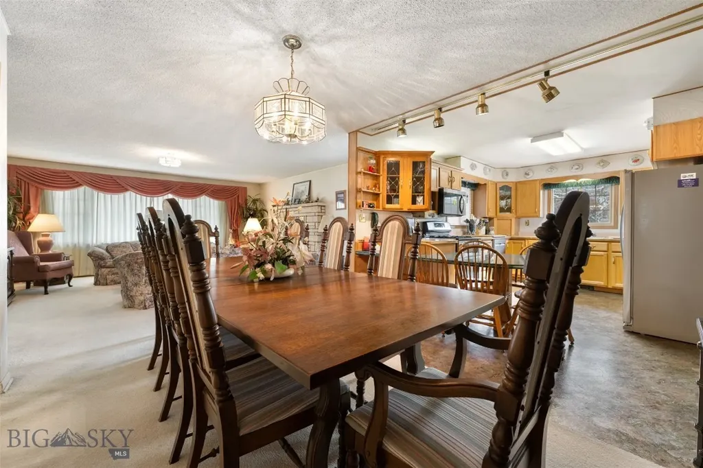2818 Elizabeth Warren Avenue Butte MT 59701