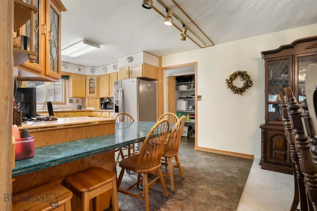 2818 Elizabeth Warren Avenue Butte MT 59701