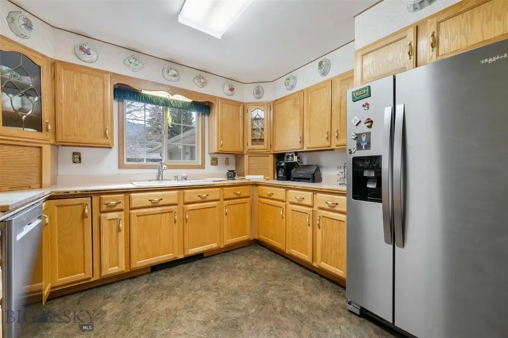 2818 Elizabeth Warren Avenue Butte MT 59701
