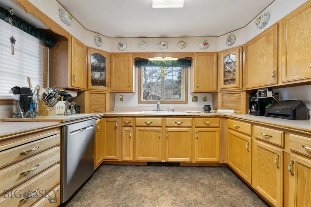 2818 Elizabeth Warren Avenue Butte MT 59701