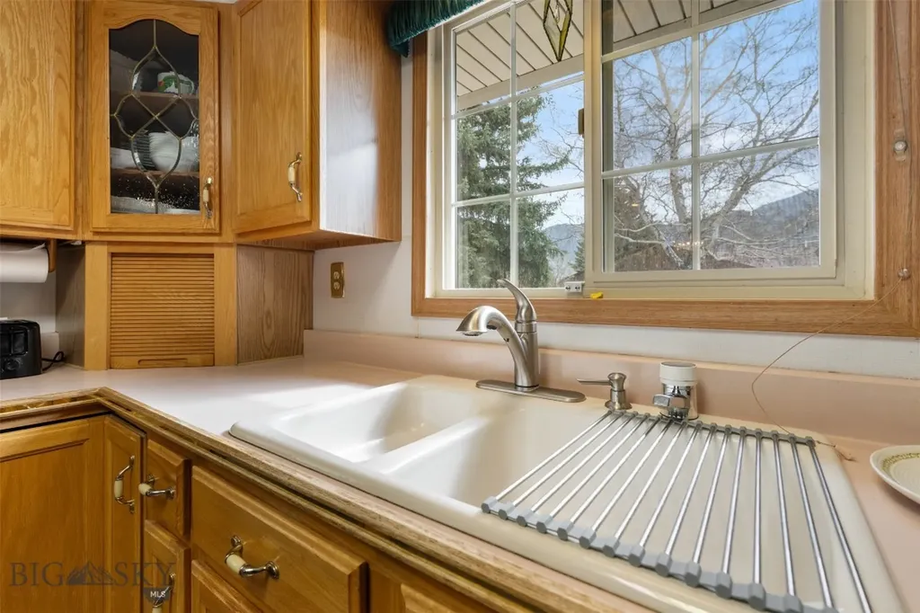 2818 Elizabeth Warren Avenue Butte MT 59701