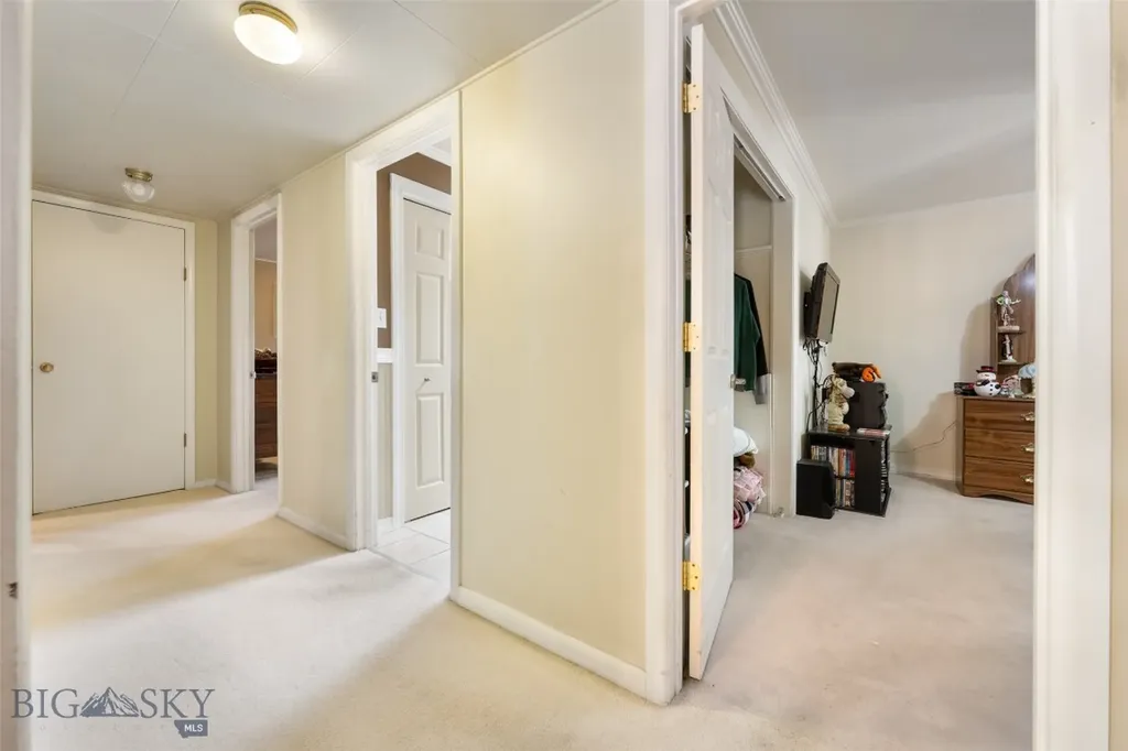 2818 Elizabeth Warren Avenue Butte MT 59701