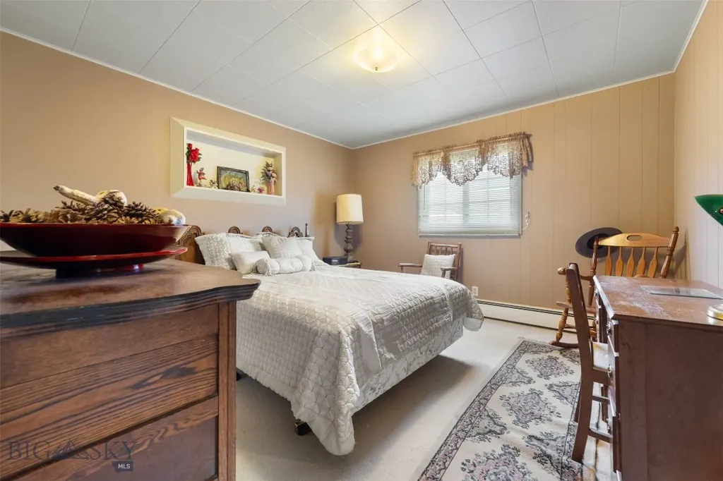 2818 Elizabeth Warren Avenue Butte MT 59701