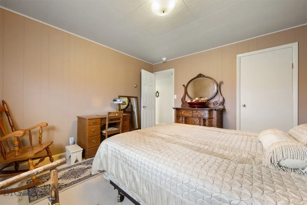 2818 Elizabeth Warren Avenue Butte MT 59701