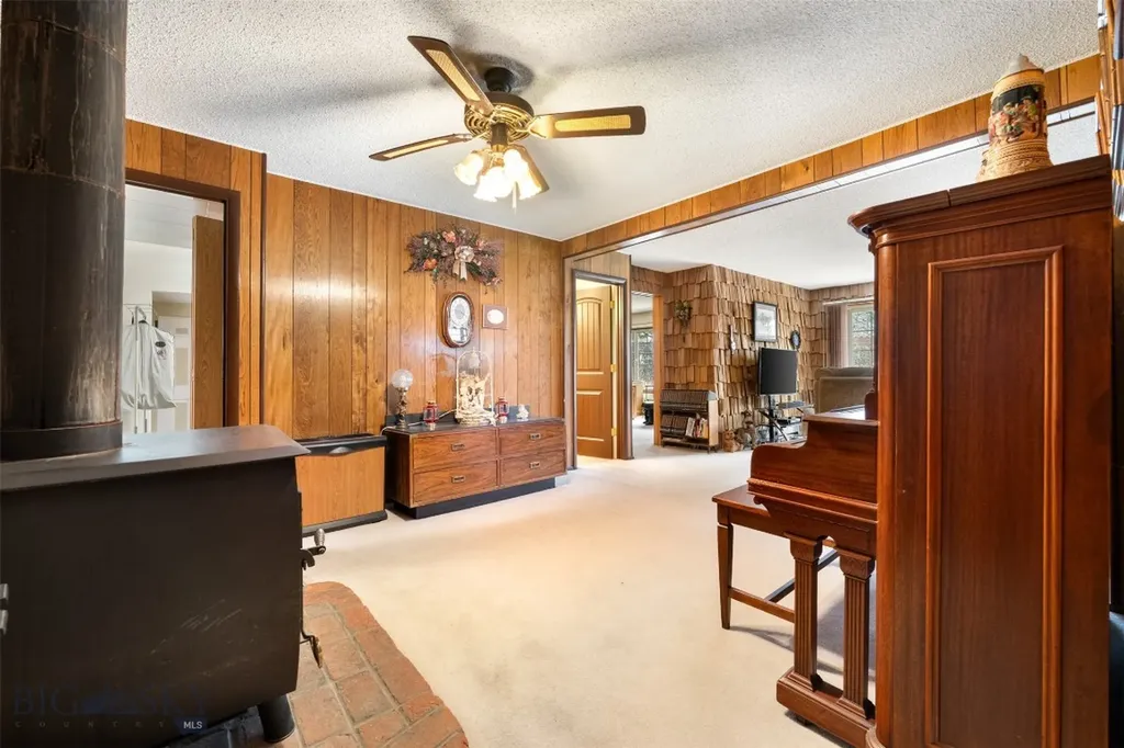 2818 Elizabeth Warren Avenue Butte MT 59701