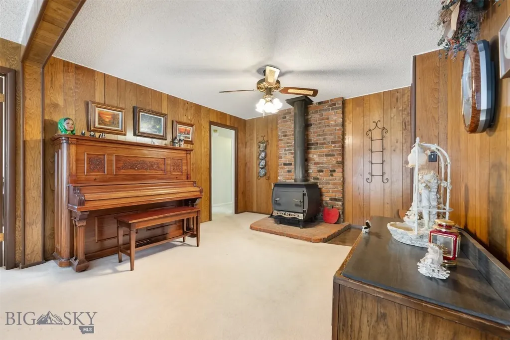 2818 Elizabeth Warren Avenue Butte MT 59701