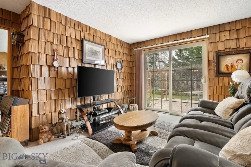 2818 Elizabeth Warren Avenue Butte MT 59701