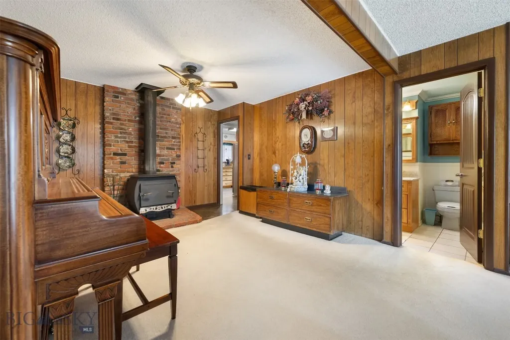 2818 Elizabeth Warren Avenue Butte MT 59701