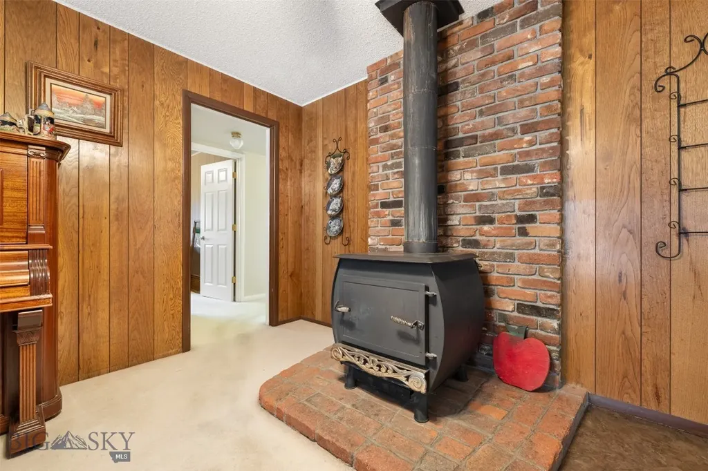 2818 Elizabeth Warren Avenue Butte MT 59701