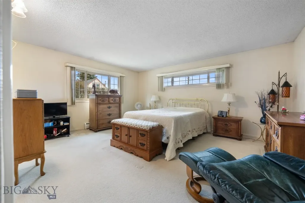 2818 Elizabeth Warren Avenue Butte MT 59701