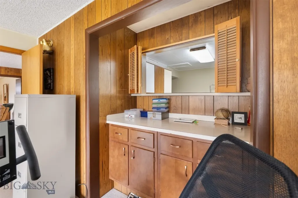 2818 Elizabeth Warren Avenue Butte MT 59701