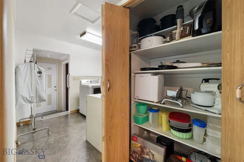 2818 Elizabeth Warren Avenue Butte MT 59701