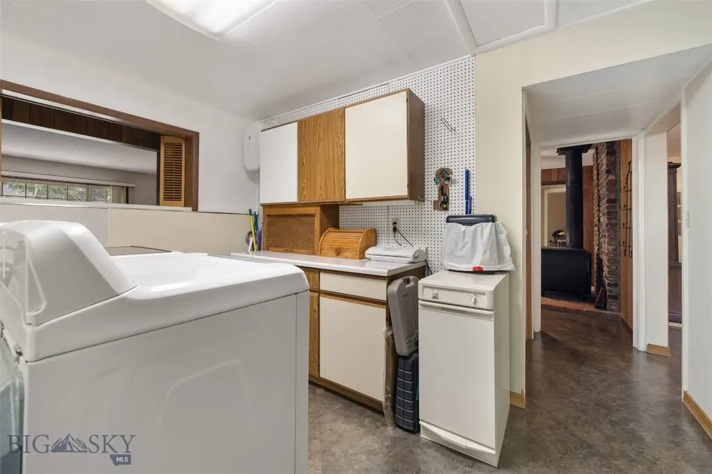 2818 Elizabeth Warren Avenue Butte MT 59701