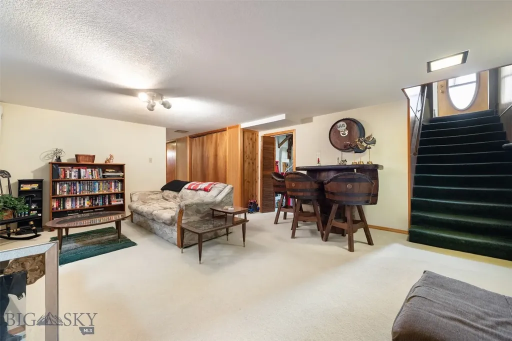 2818 Elizabeth Warren Avenue Butte MT 59701