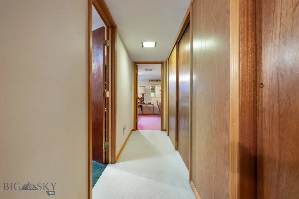 2818 Elizabeth Warren Avenue Butte MT 59701
