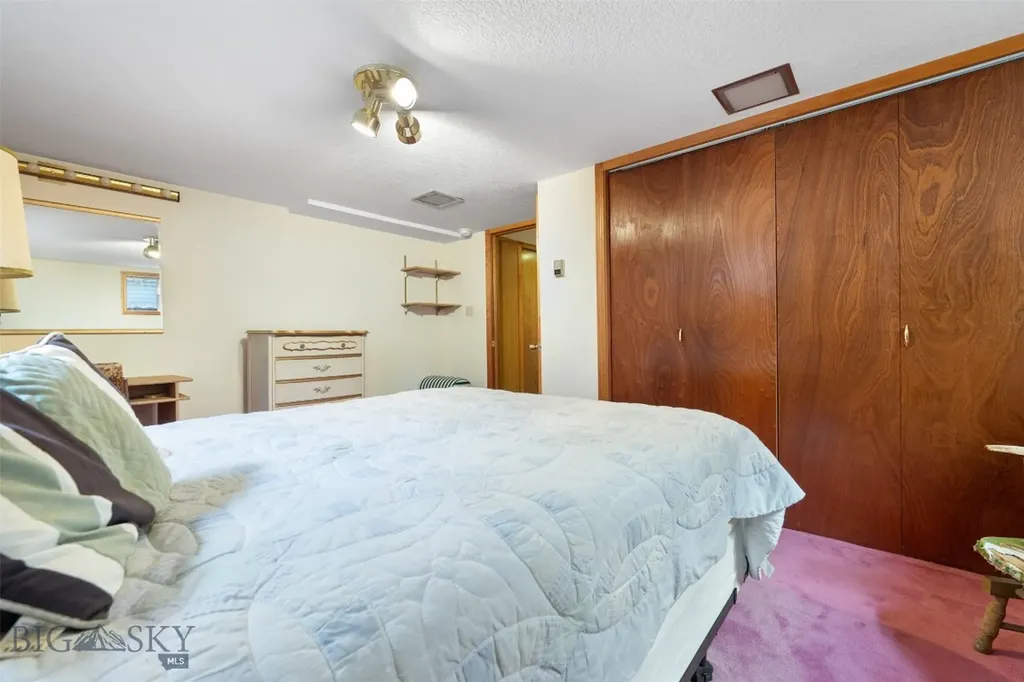 2818 Elizabeth Warren Avenue Butte MT 59701