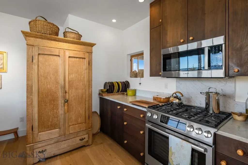 1111 Upper Tom Burke Gallatin Gateway MT 59730