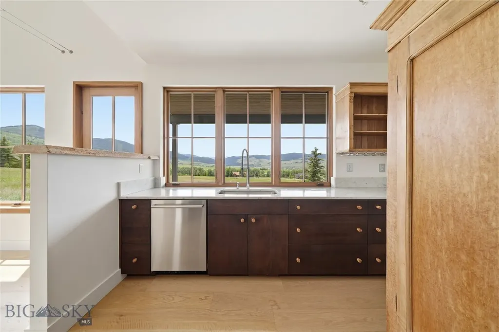 1111 Upper Tom Burke Gallatin Gateway MT 59730