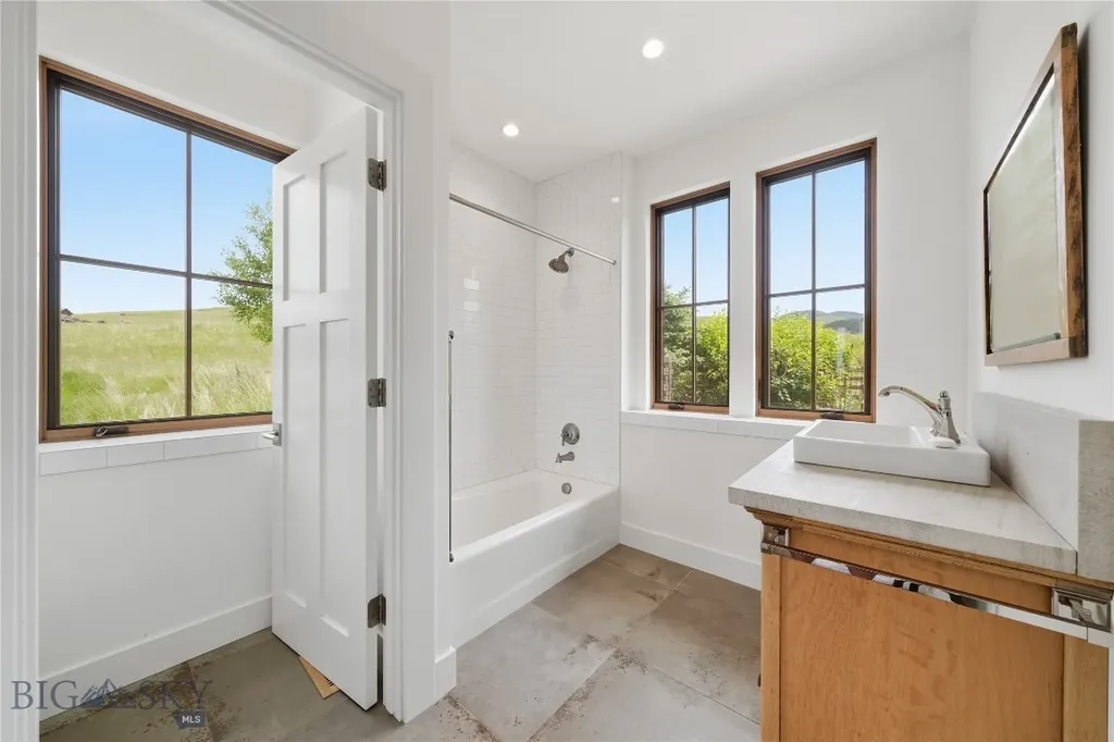 1111 Upper Tom Burke Gallatin Gateway MT 59730