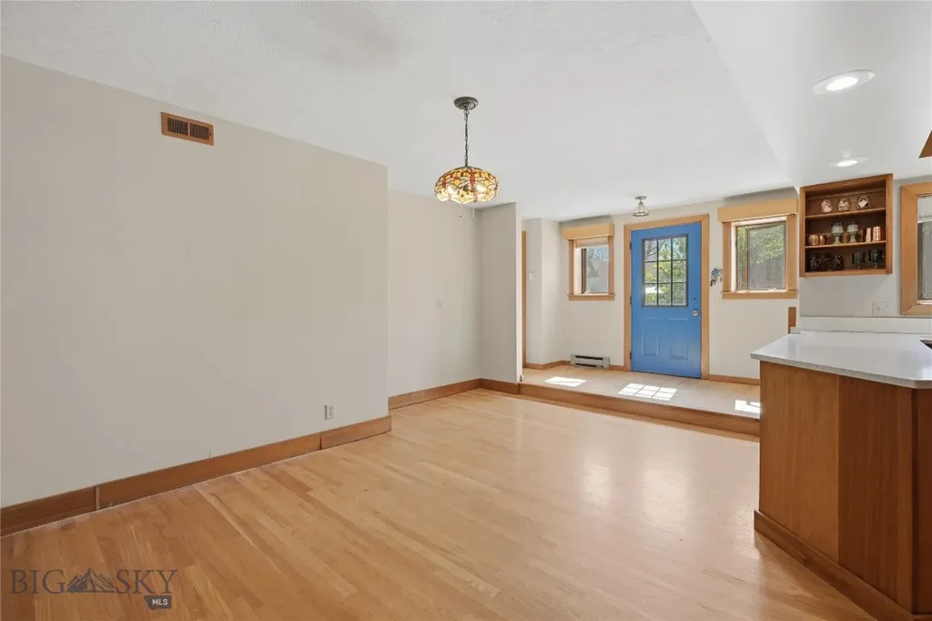 207 S Broadway Street Manhattan MT 59741