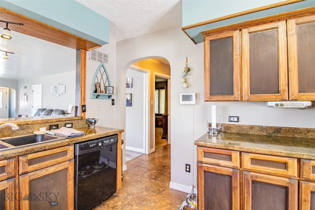 1804 Lowell Butte MT 59701