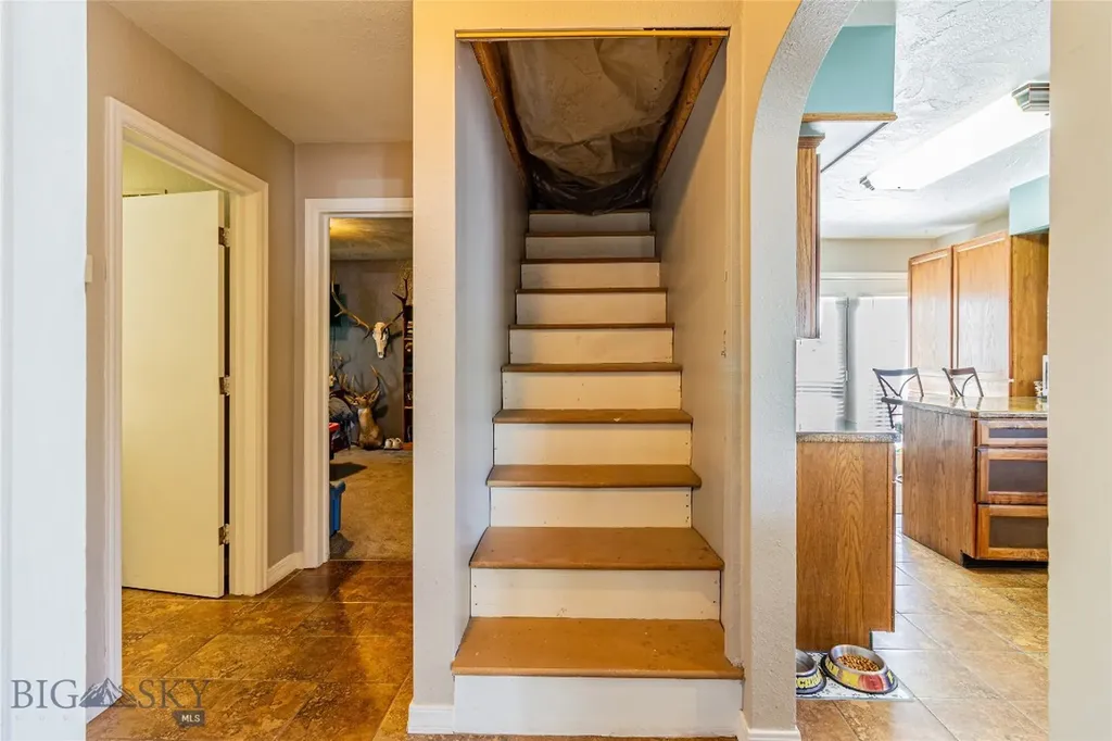 1804 Lowell Butte MT 59701