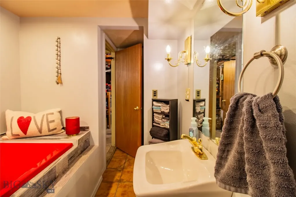 1804 Lowell Butte MT 59701