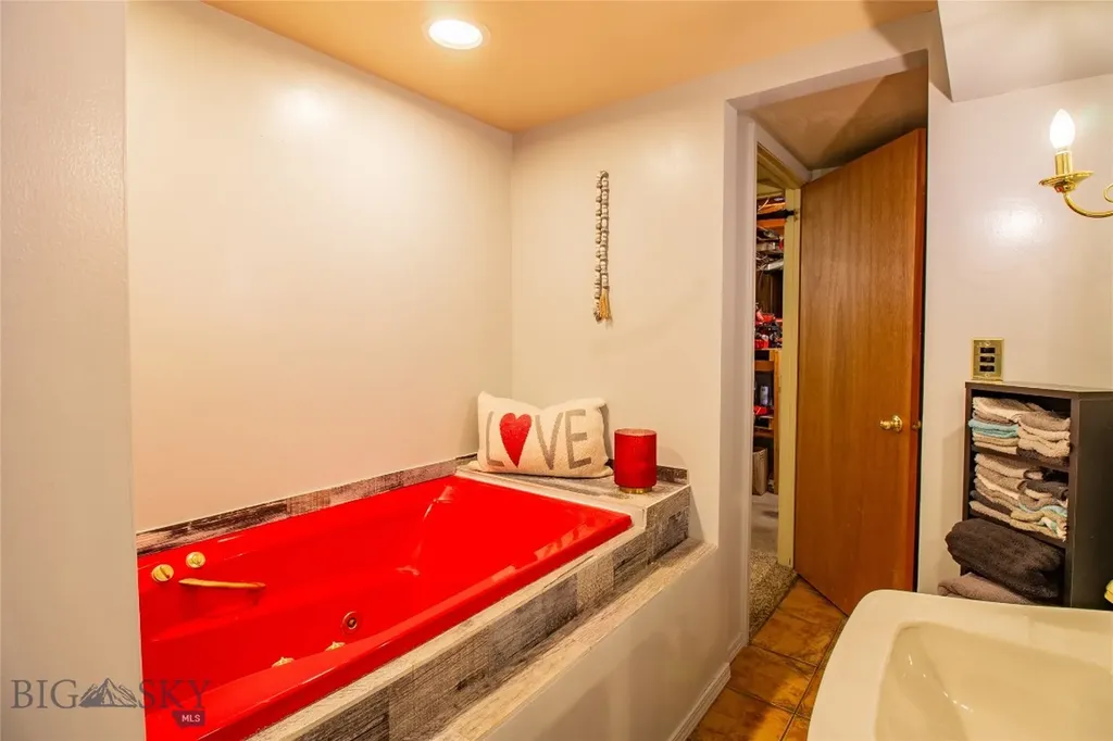 1804 Lowell Butte MT 59701