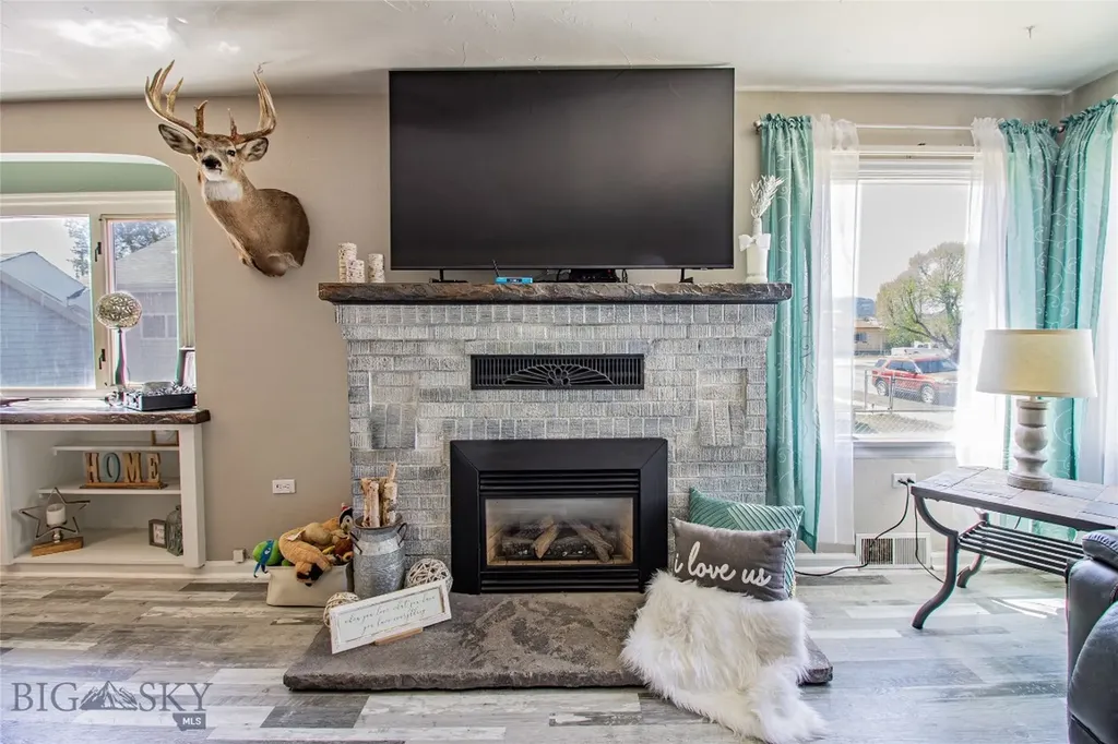 1804 Lowell Butte MT 59701