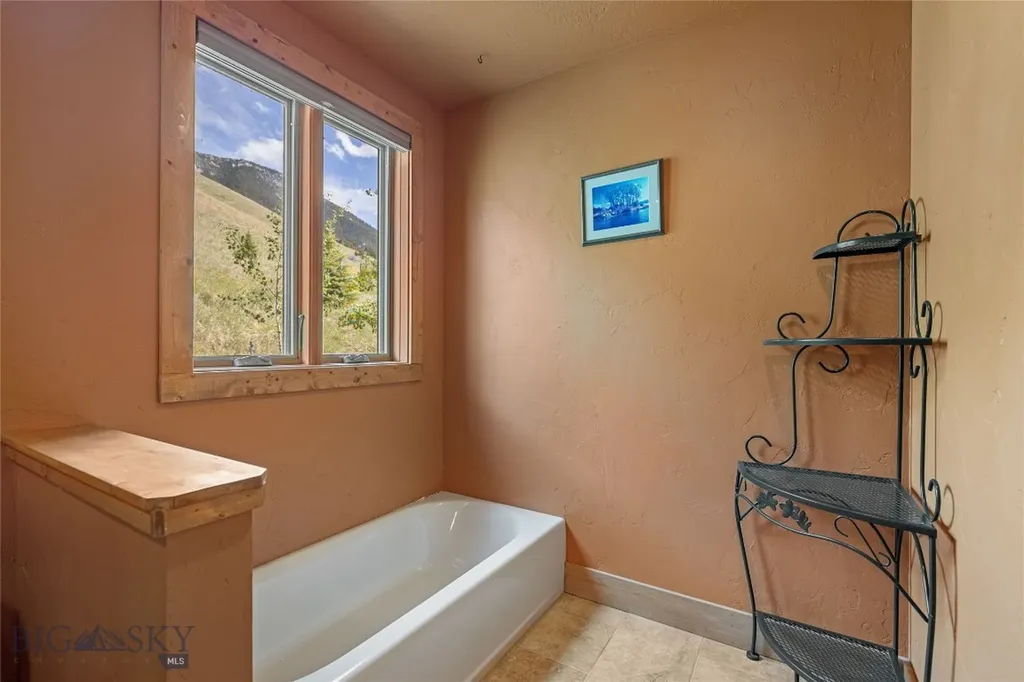 12 Easy Jag Lane Ennis MT 59729