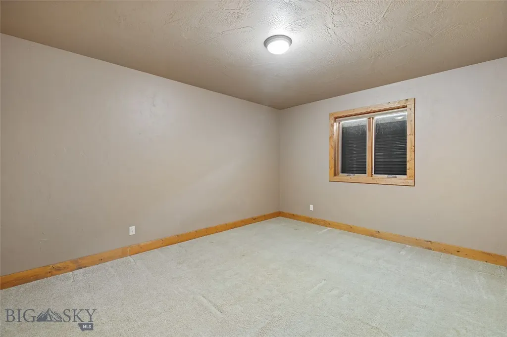 12 Easy Jag Lane Ennis MT 59729