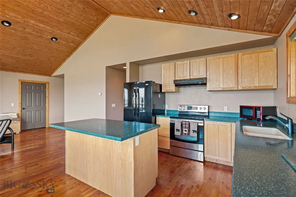 12 Easy Jag Lane Ennis MT 59729