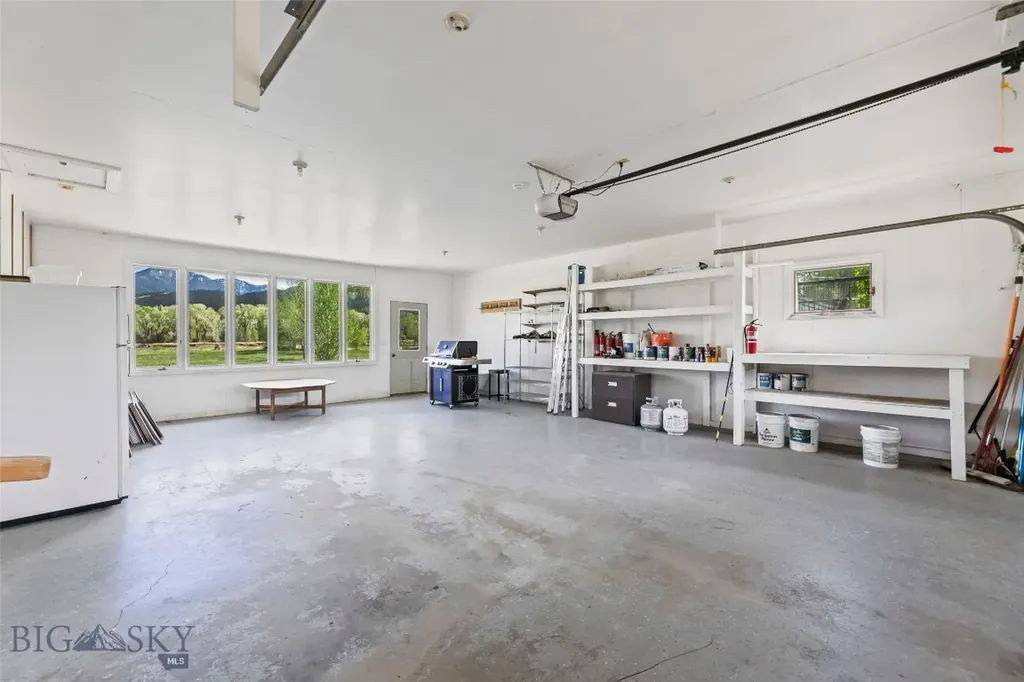 32 Strong Lane Livingston MT 59047