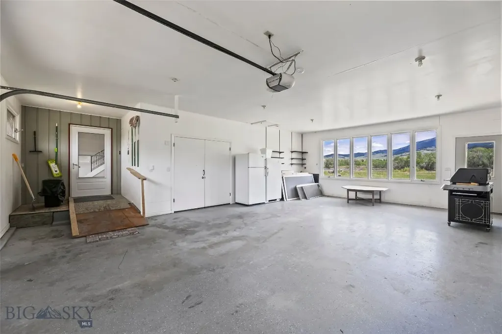 32 Strong Lane Livingston MT 59047