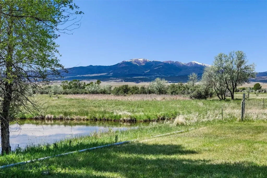 156 Parrot Castle Whitehall MT 59759