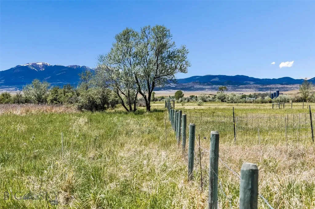 156 Parrot Castle Whitehall MT 59759