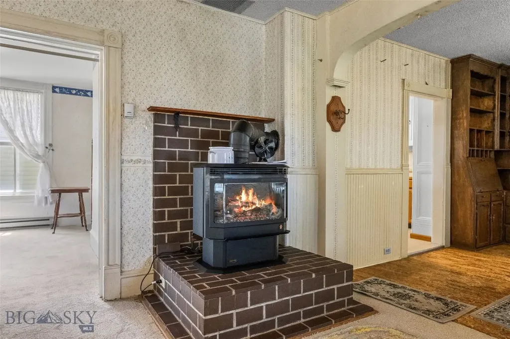 156 Parrot Castle Whitehall MT 59759