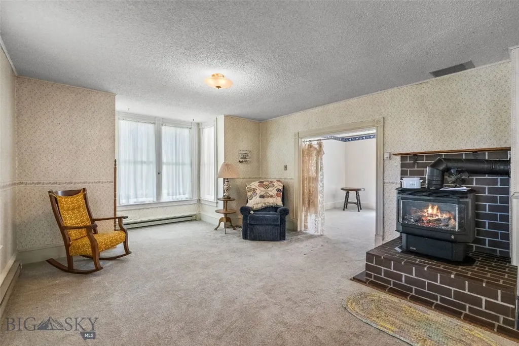 156 Parrot Castle Whitehall MT 59759