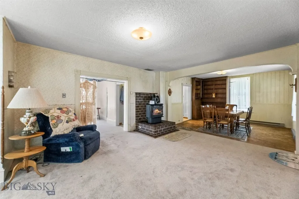 156 Parrot Castle Whitehall MT 59759