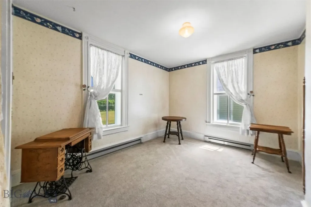 156 Parrot Castle Whitehall MT 59759