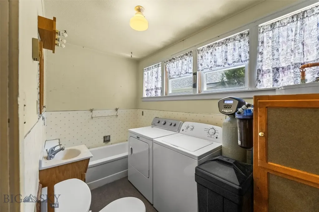 156 Parrot Castle Whitehall MT 59759