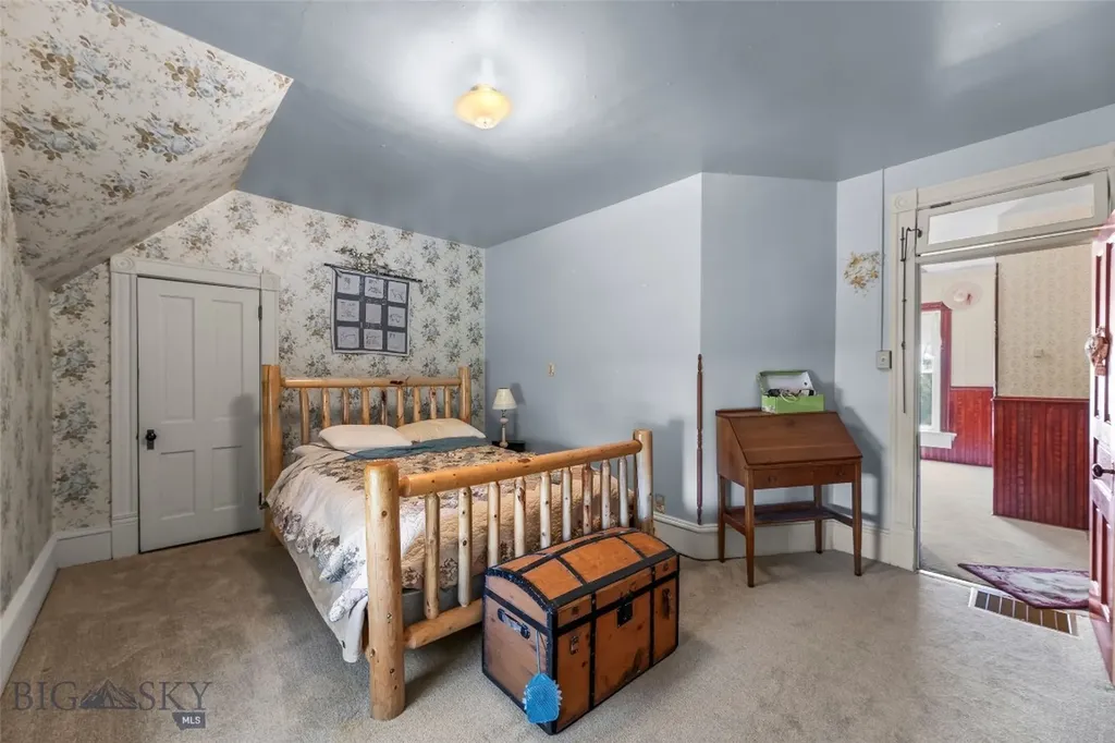 156 Parrot Castle Whitehall MT 59759