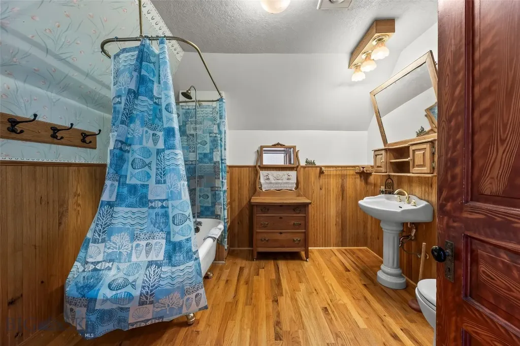 156 Parrot Castle Whitehall MT 59759