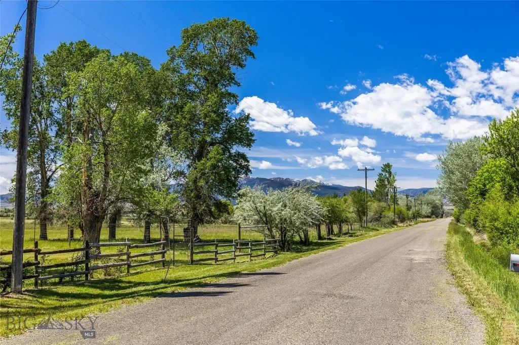 156 Parrot Castle Whitehall MT 59759