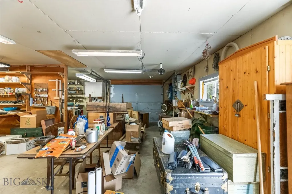 156 Parrot Castle Whitehall MT 59759