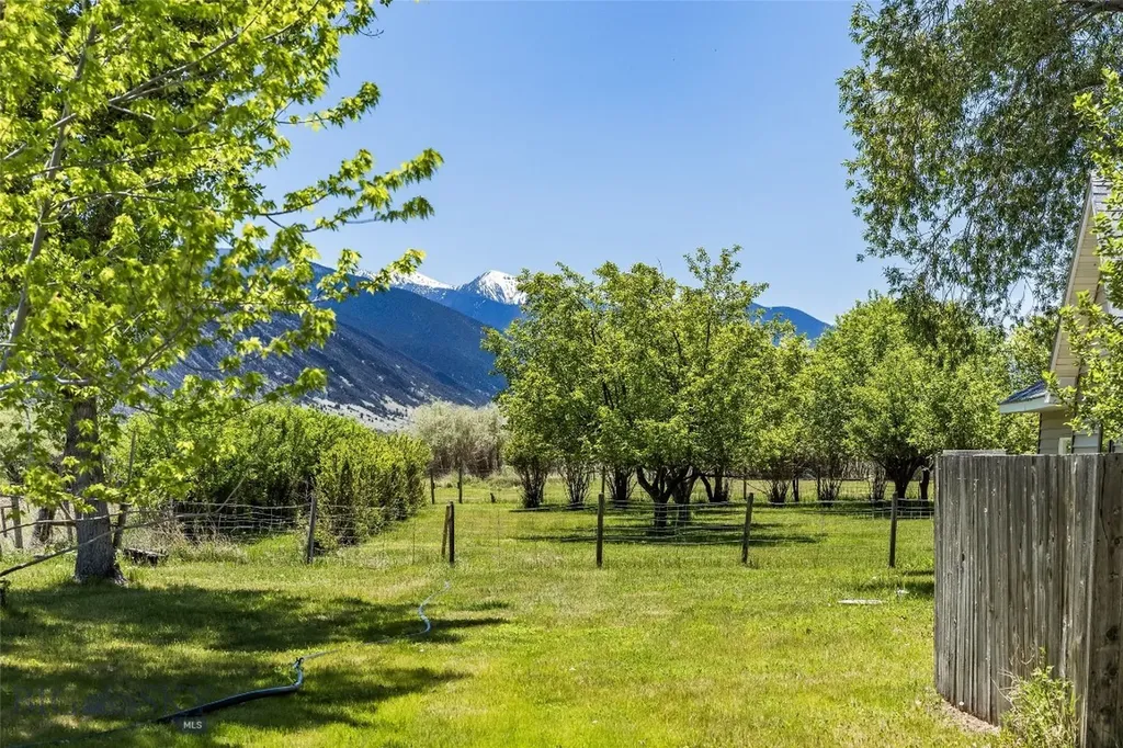 156 Parrot Castle Whitehall MT 59759