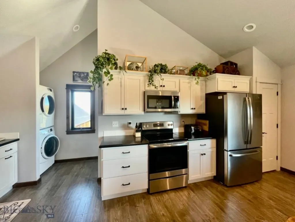 13502 Highway 41 Dillon MT 59725