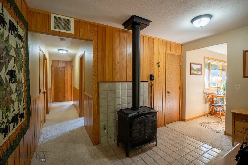 9 Moose Haven Loop Mcleod MT 59052